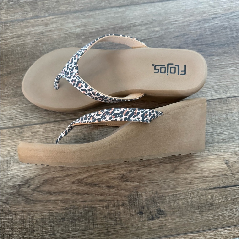 NWOT Flojos Tan Sandals with Animal Print Straps - Picture 2 of 3